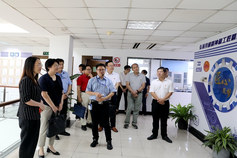 2020年7月14日，時(shí)任浙江省總工會(huì)黨組成員、副主席張衛(wèi)華一行蒞臨景興紙業(yè)調(diào)研推進(jìn)新時(shí)代產(chǎn)業(yè)工人隊(duì)伍建設(shè)改革工作