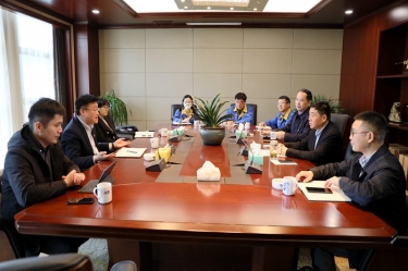 平湖市委常委、副市長(zhǎng)戴振一行蒞臨景興紙業(yè)調(diào)研指導(dǎo)